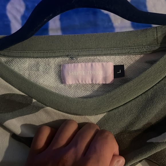 MAYBE TODAY crew neck size L - Picture 2 of 2